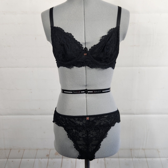 Savage X Fenty Floral Lace Unlined Bra & Cheeky Panty (Small) Set Black 32B - Picture 2 of 12